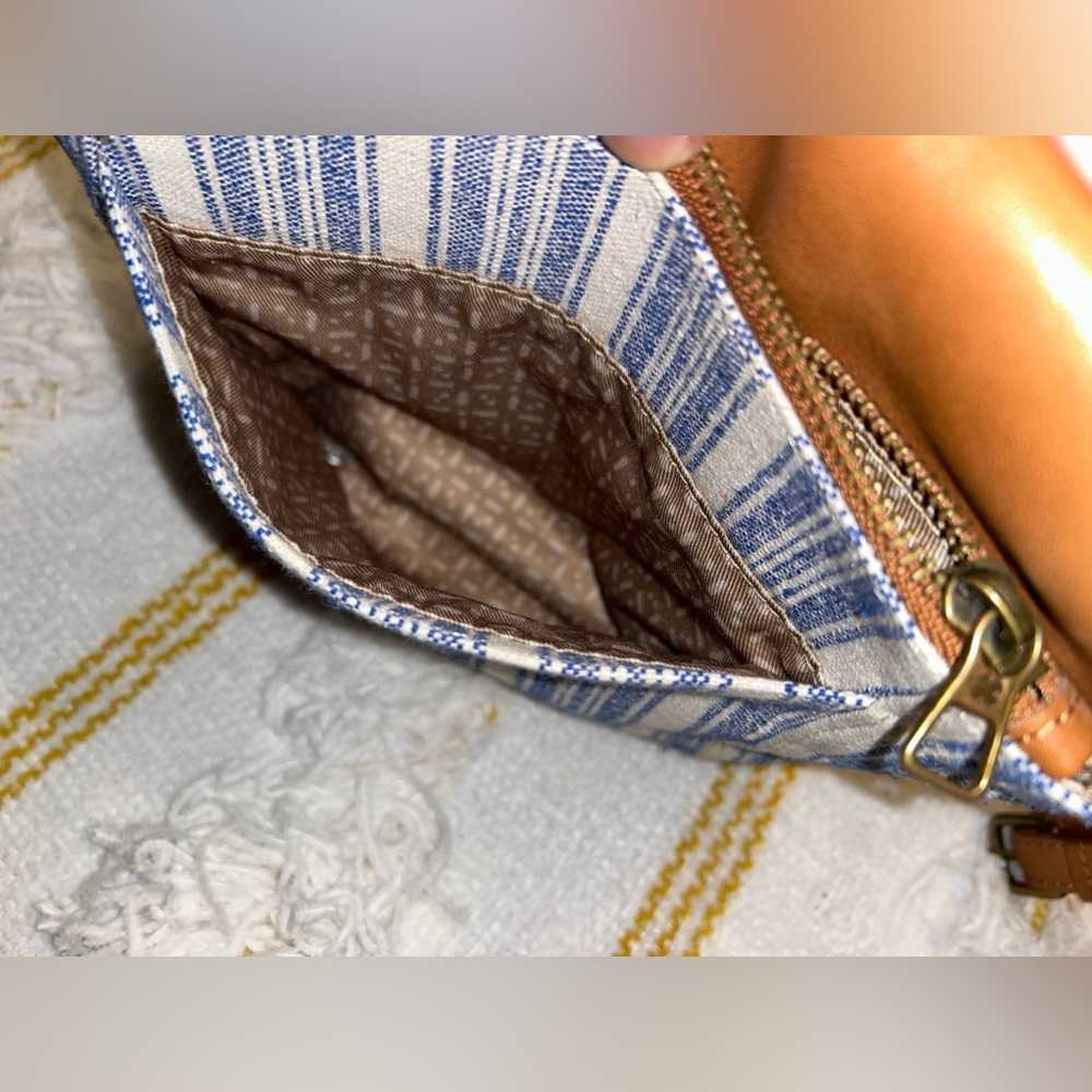 Lucky Brand Genuine Leather Tyna Crossbody - Picture 7 of 8